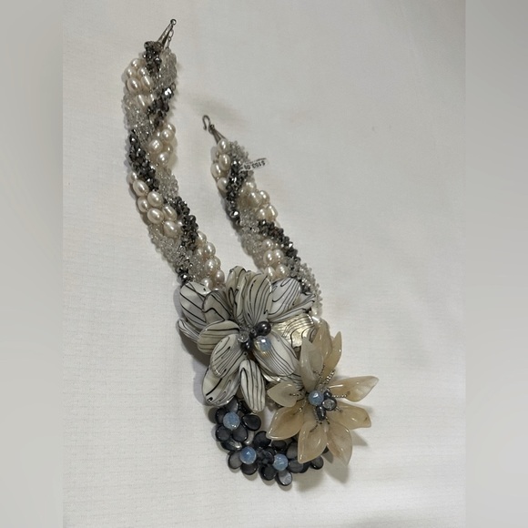 Costume Necklace - Picture 3 of 4